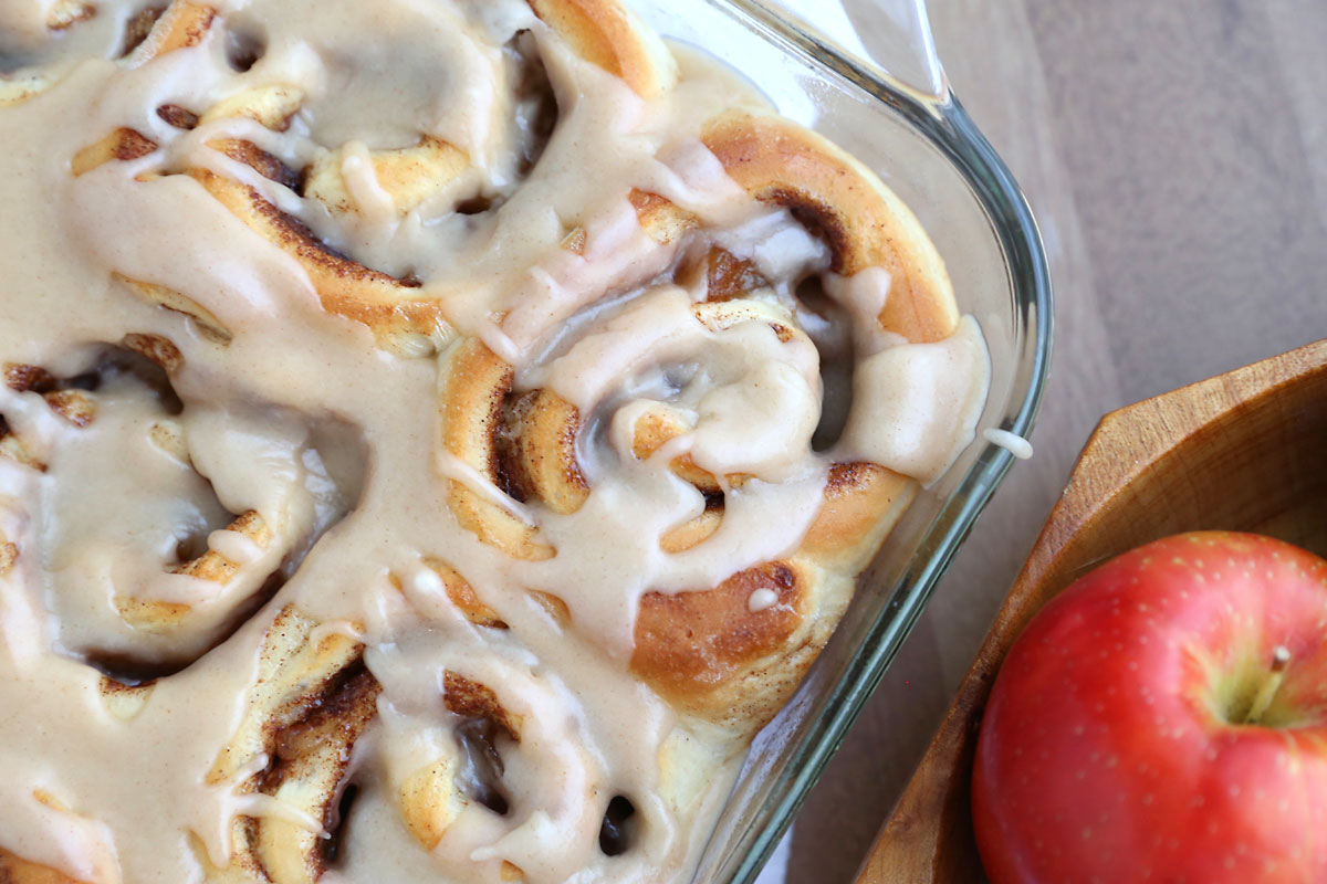 Pan of apple pie cinnamon rolls.